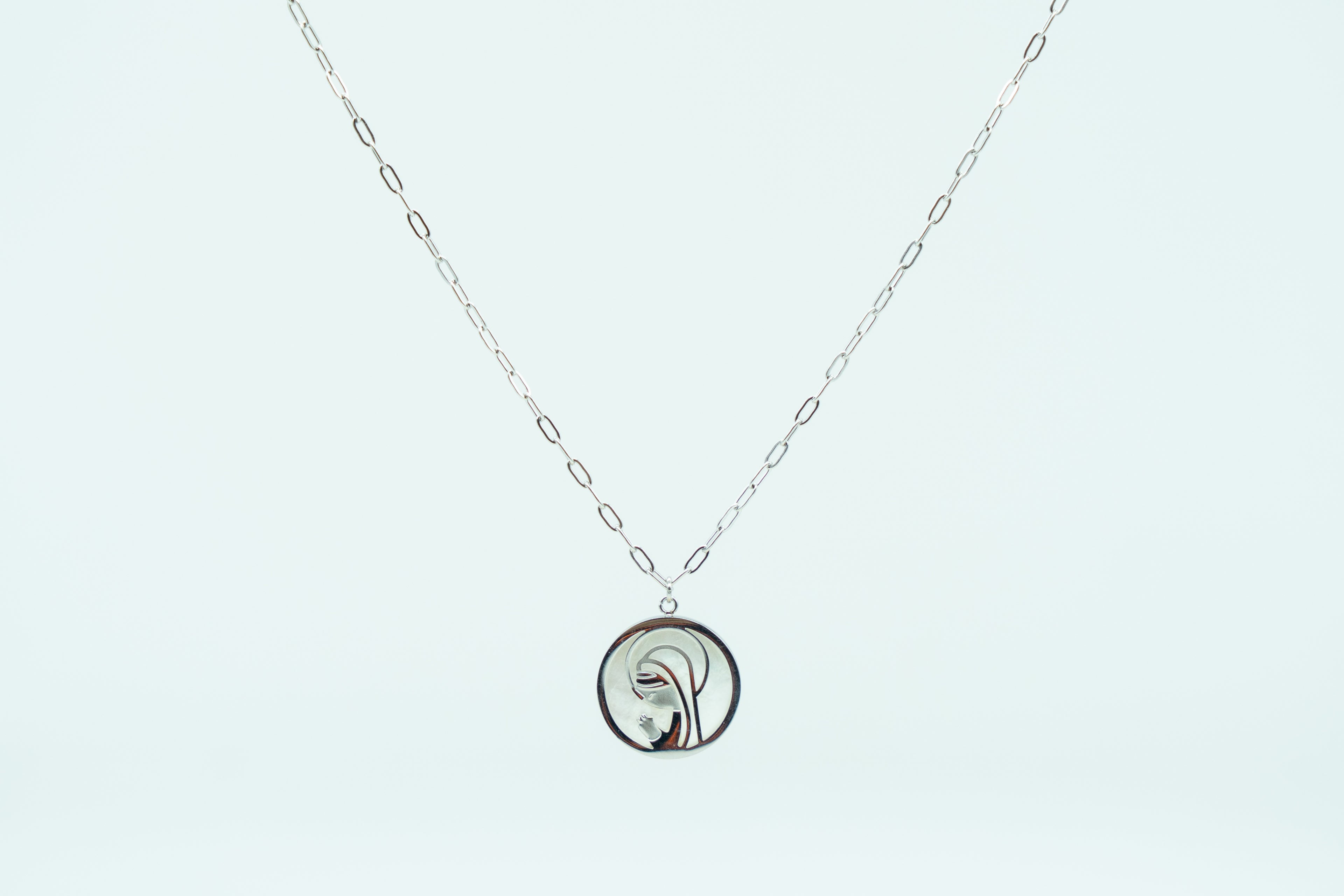 Choker Virgen Niña Nácar