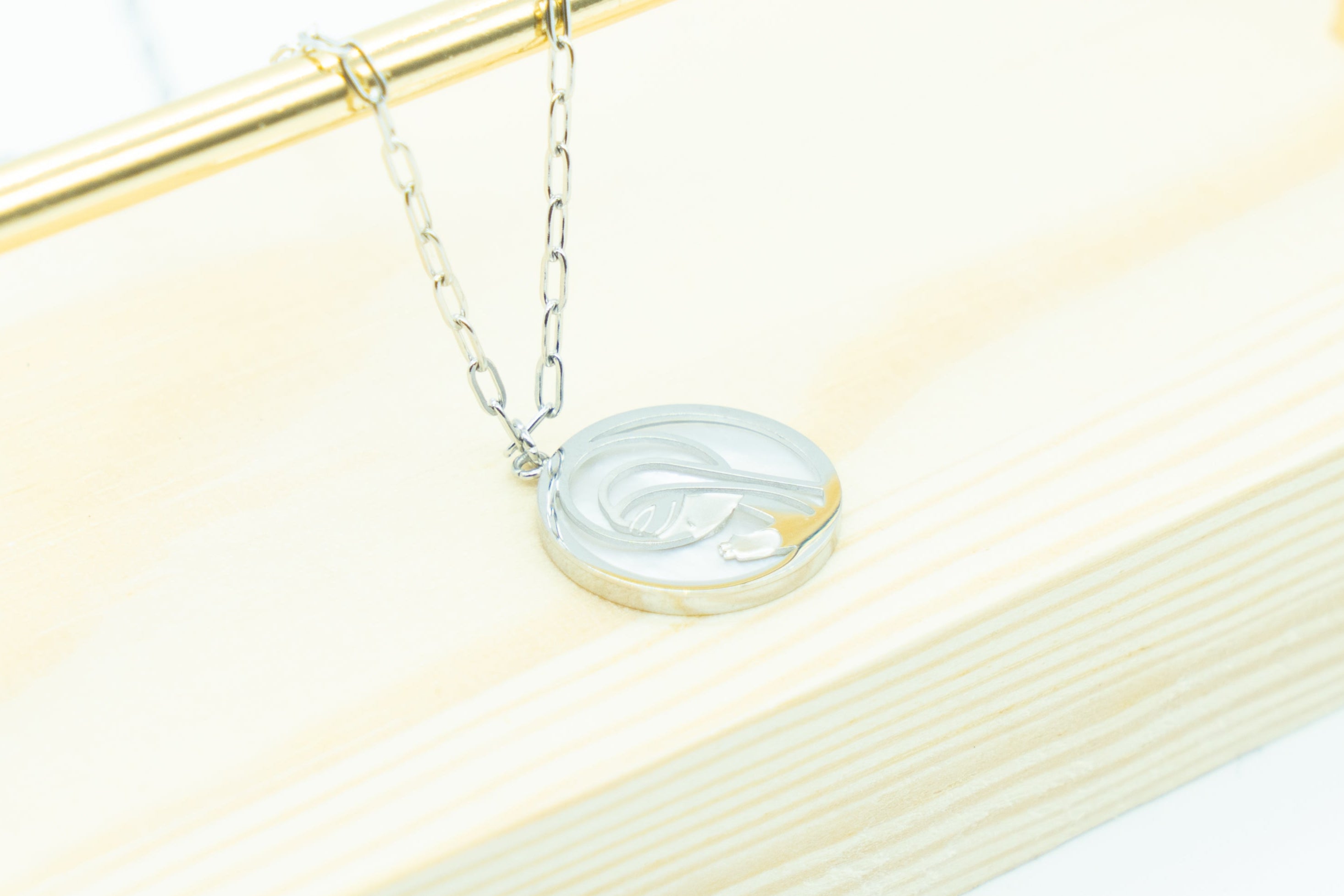 Choker Virgen Niña Nácar