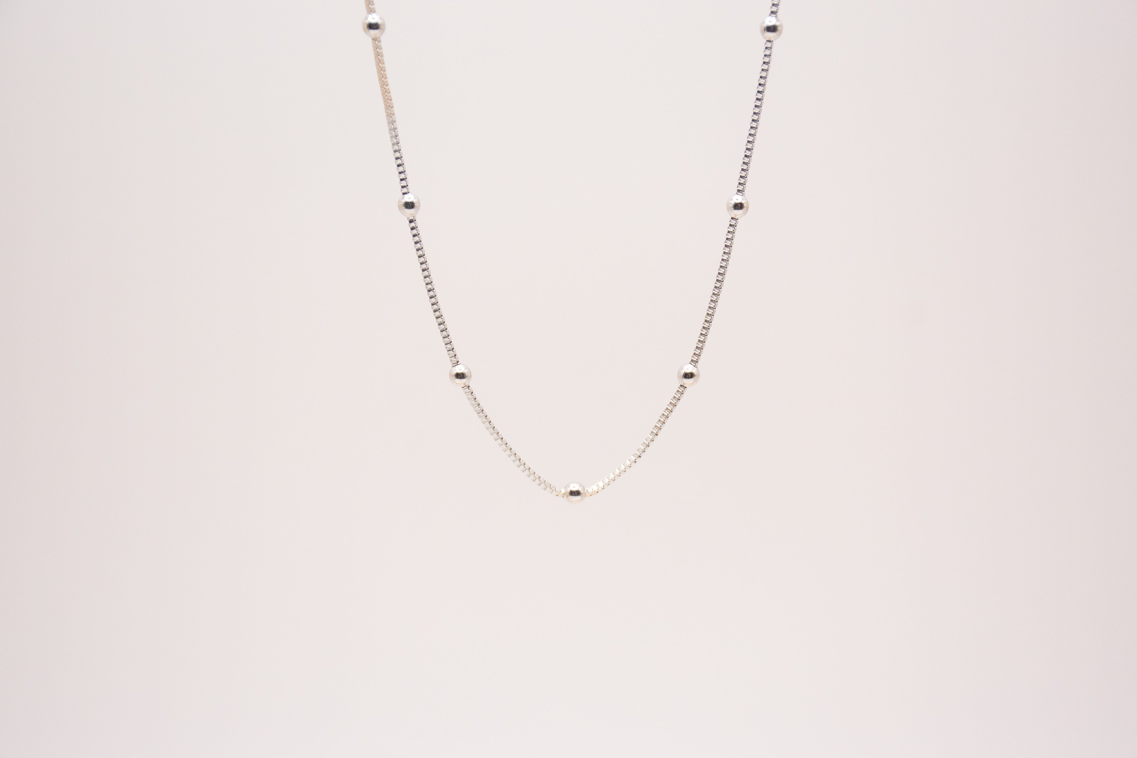 Cadena box con bolitas intercaladas