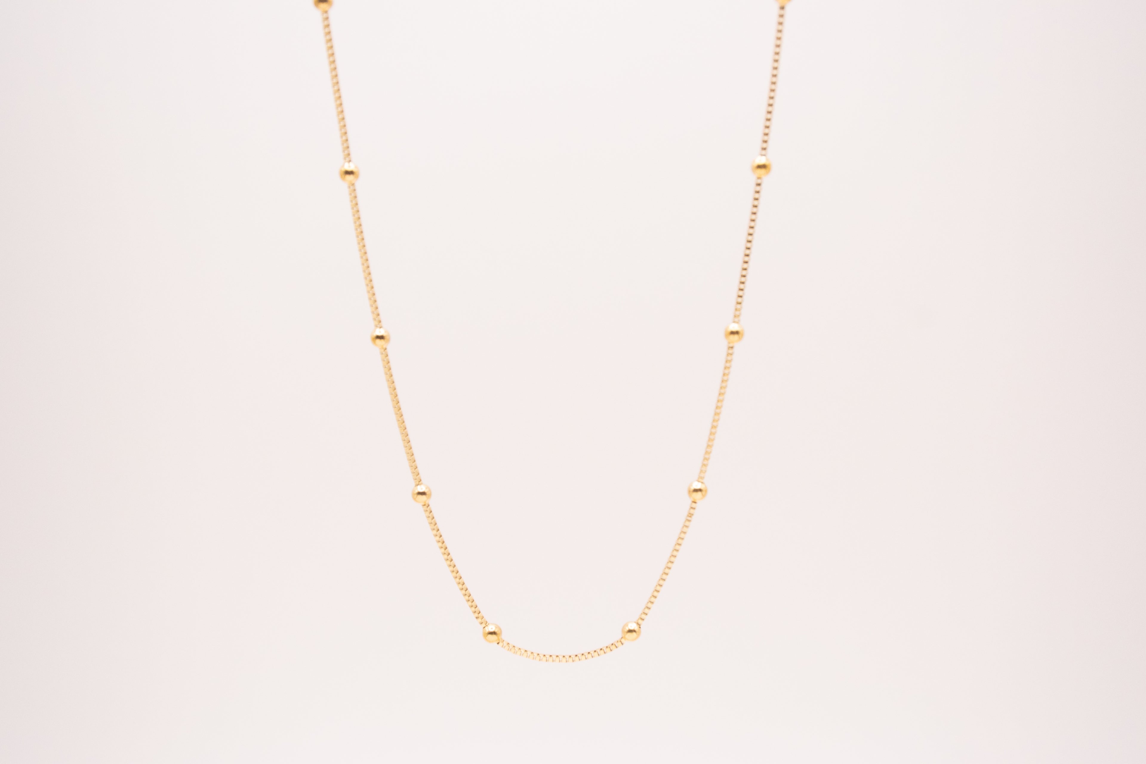 Cadena box con bolitas intercaladas